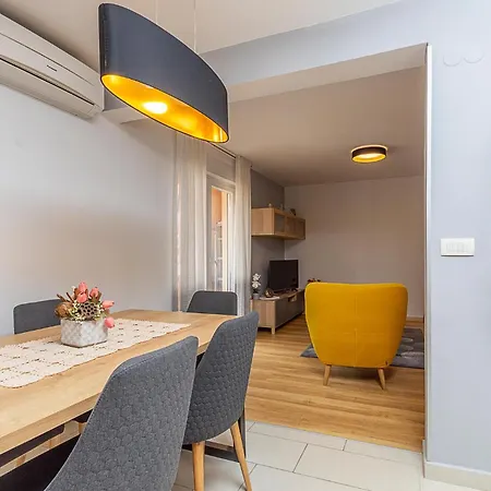 Awesome In With Kitchen شقة لابين
